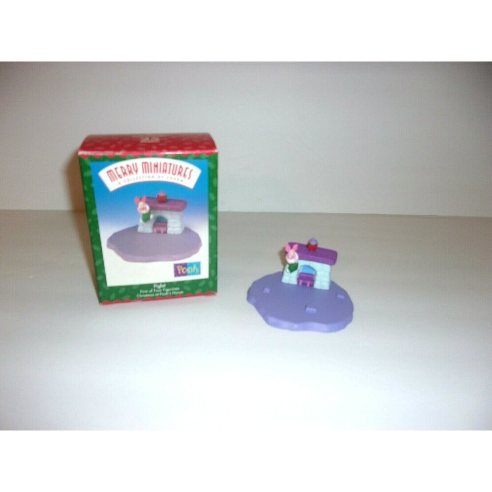 Hallmark Merry Miniatures Disney Piglet‎ Christmas at Pooh's House Figurine